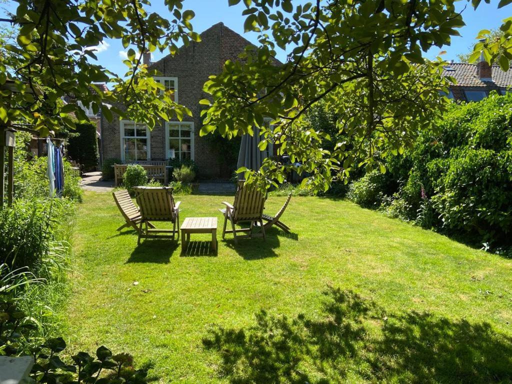 Tuinkamer in Monumentaal pand Veere Buitenkant foto